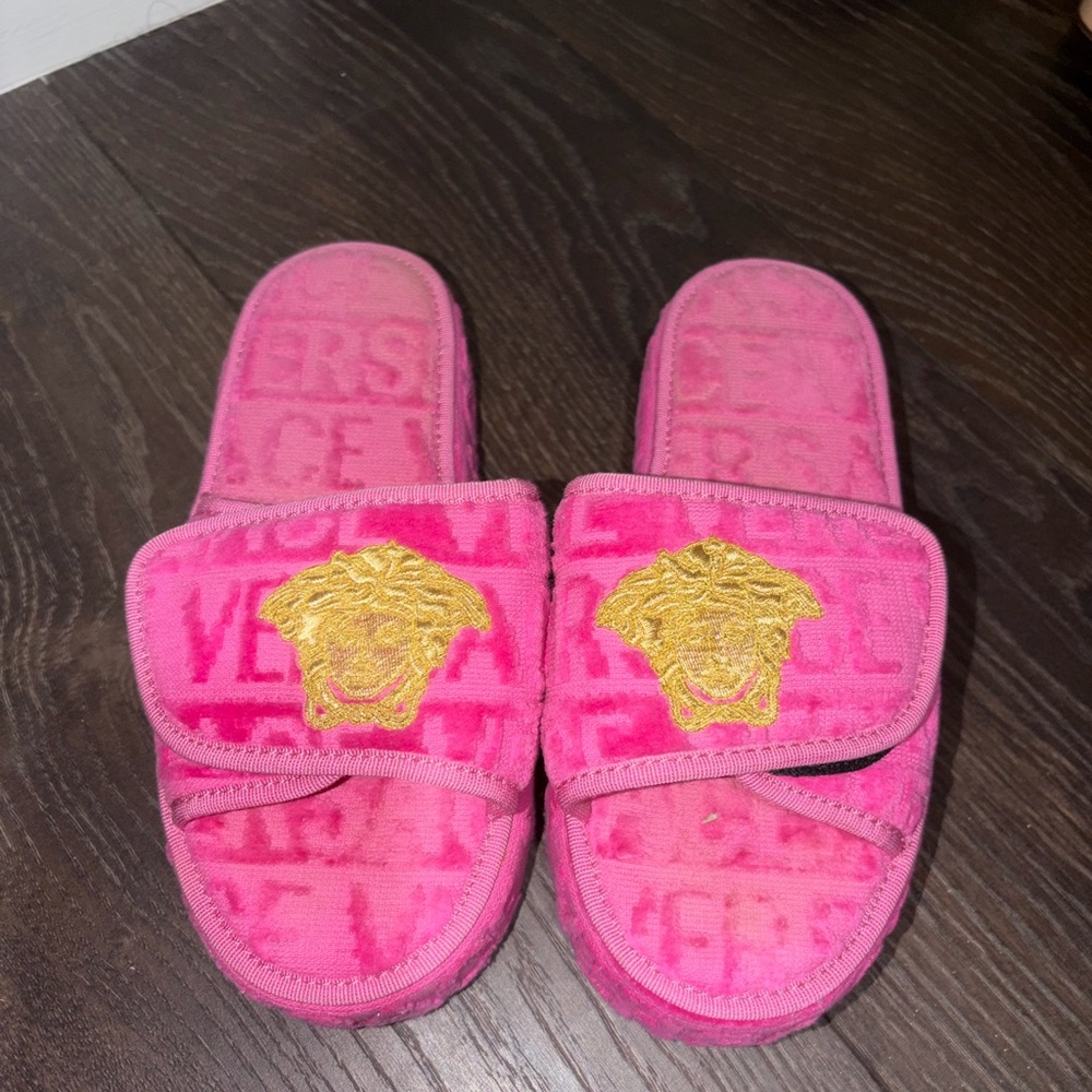 Versace Bright Pink Velvet Medusa Platform Slide with Gold Logo - Picture 2 of 6